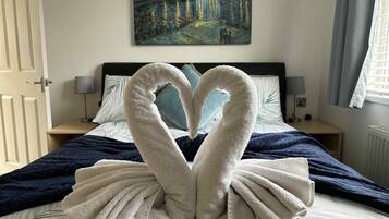 2 bedrooms, iron/ironing board, free WiFi, bed sheets