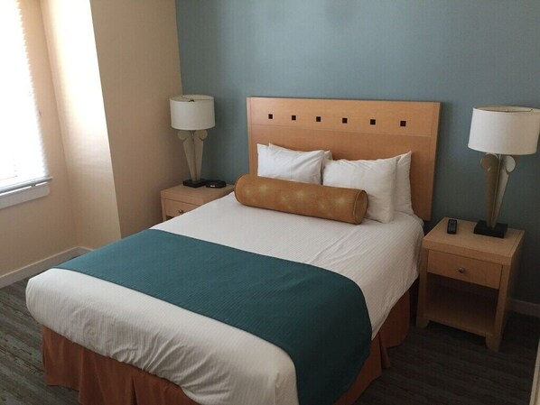 A neatly made bed with a teal and white bedspread, a wooden headboard, and two bedside lamps on matching nightstands. - Worldmark Seaside, Beachfront Resort!! (Add Nights 5, 6 &7 only $50 each) (Seaside)