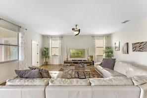 TV - 6 BD/ 6 BA/ Champions Gate (1483 RF) (Champions Gate)