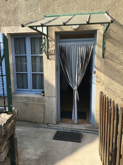 Gîte en Bourgogne,. Dans Ancien Moulin , Jardin Privatif et vue sur le Bief