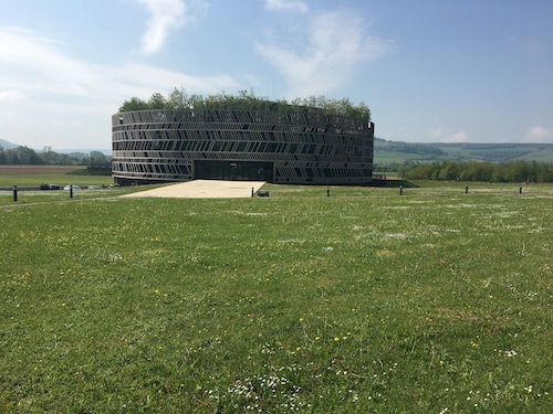 Gîte en Bourgogne,. Dans Ancien Moulin , Jardin Privatif et vue sur le Bief