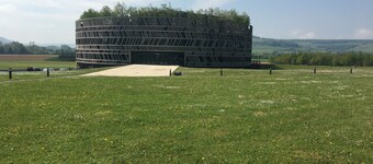Gîte en Bourgogne,. Dans ancien moulin , jardin privatif et vue sur le  bief.