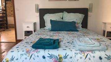 1 bedroom, iron/ironing board, travel cot, WiFi