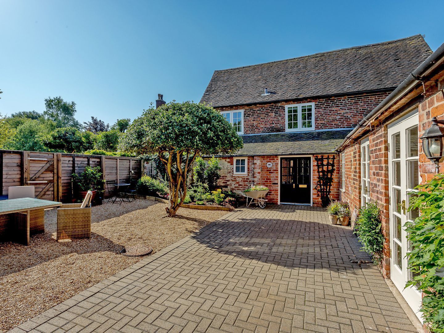 2 bedroom accommodation in Wychnor, near Burton upon Trent
