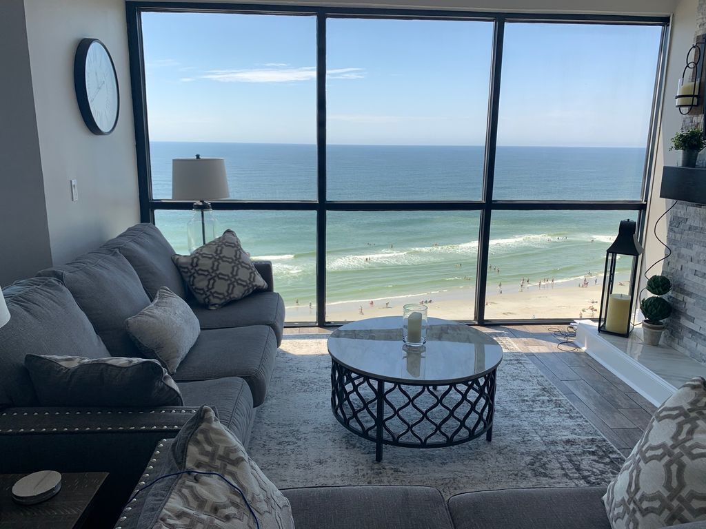 A Wave From It All-Gorgeous oceanfront 2 bedroom, 2 bath Penthouse, 3 fireplaces