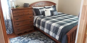 3 bedrooms, iron/ironing board, WiFi, bed sheets - Spotless 3 BR SE Connecticut near 2 Casinos and area attractions. (NORWICH)