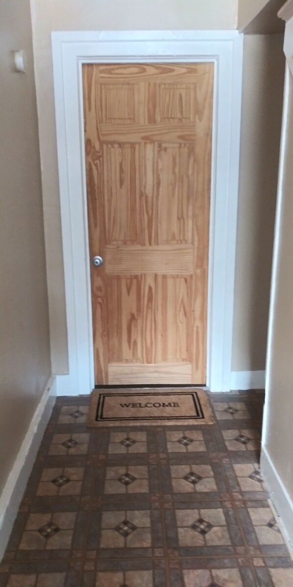 Interior - Spotless 3 BR SE Connecticut near 2 Casinos and area attractions. (NORWICH)