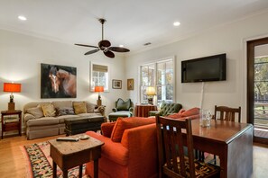 Smart TV - The Bluffton Farmhouse (Bluffton)