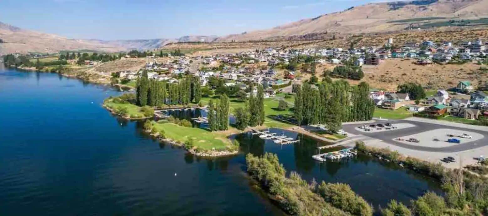 Summer Bungalow w/ shared pool, tennis/b-ball/pickleball courts, & boat launch!