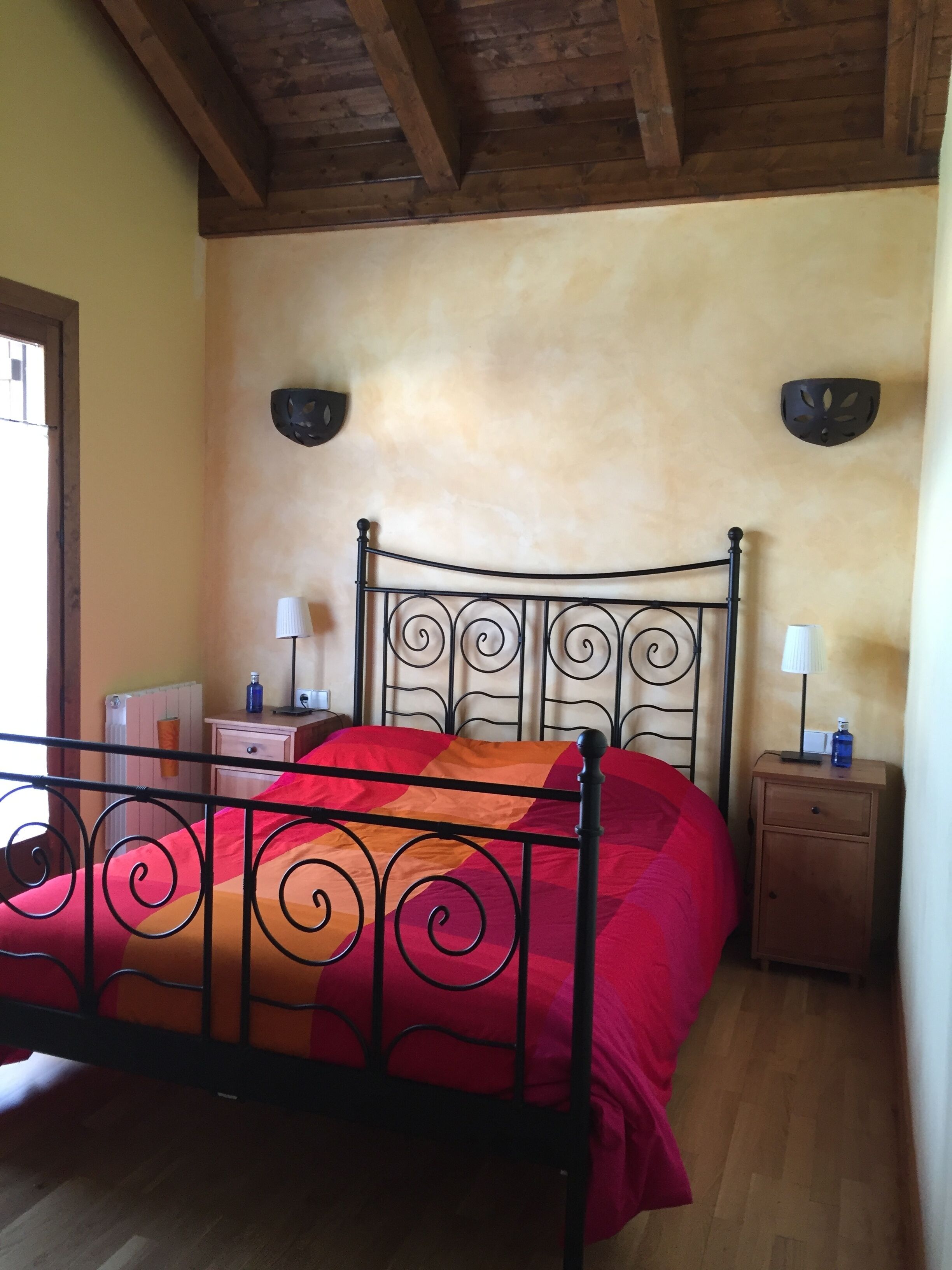 4 bedrooms, iron/ironing board, travel crib, free WiFi