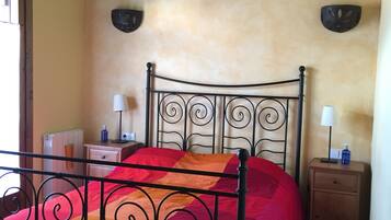 4 bedrooms, iron/ironing board, travel crib, free WiFi