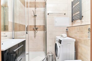 Shower, hair dryer, towels, shampoo