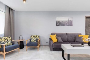 Televisión y oficina 