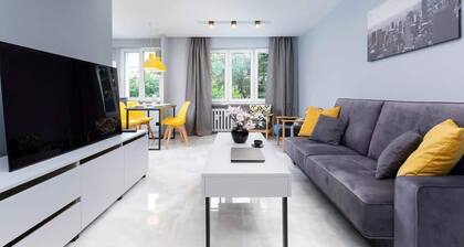Stylish Apartment with Balcony | Workspace