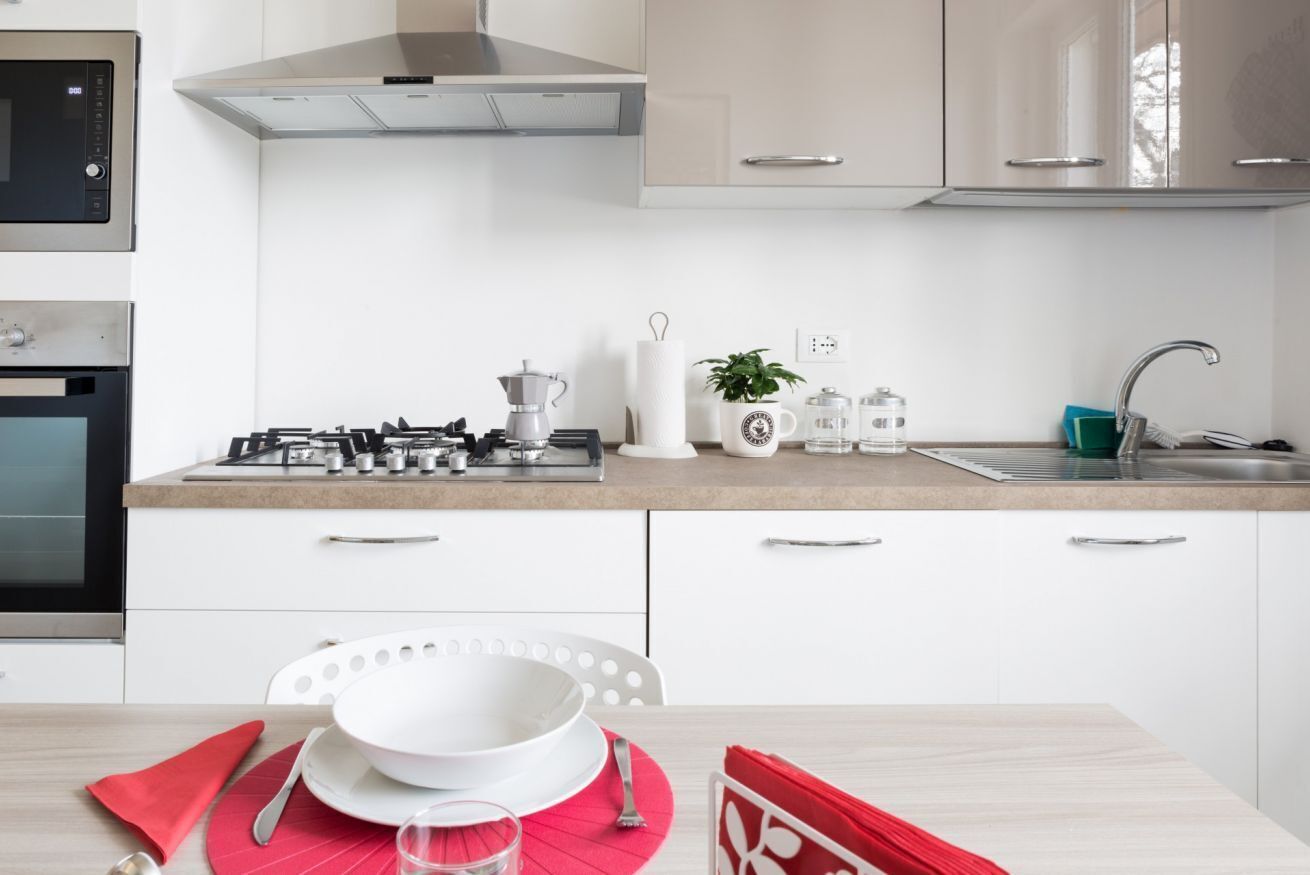 Frigorifero, microonde, forno, lavastoviglie