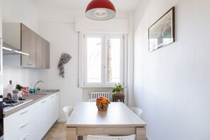 Réfrigérateur, micro-ondes, four, lave-vaisselle