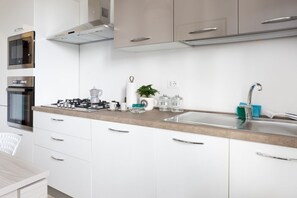 Fridge, microwave, oven, dishwasher