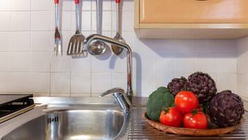 Microonde, forno, piano cottura, lavastoviglie