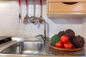 Micro-ondes, four, plaque de cuisson, lave-vaisselle