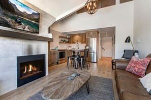 TV, caminetto, lettore DVD