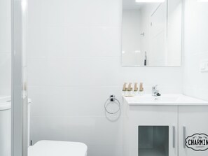 Bathtub, hair dryer, towels