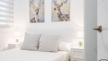 2 slaapkamers, een strijkplank/strijkijzer, internet, beddengoed