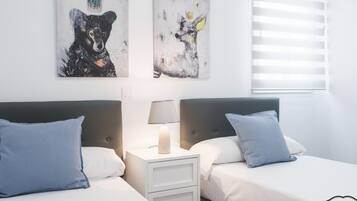 2 slaapkamers, een strijkplank/strijkijzer, internet, beddengoed