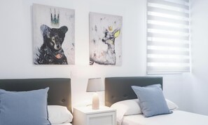 2 bedrooms, iron/ironing board, internet, bed sheets
