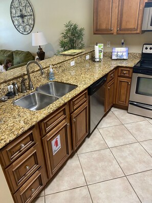 Mikroaaltouuni, uuni, liesi, astianpesukone