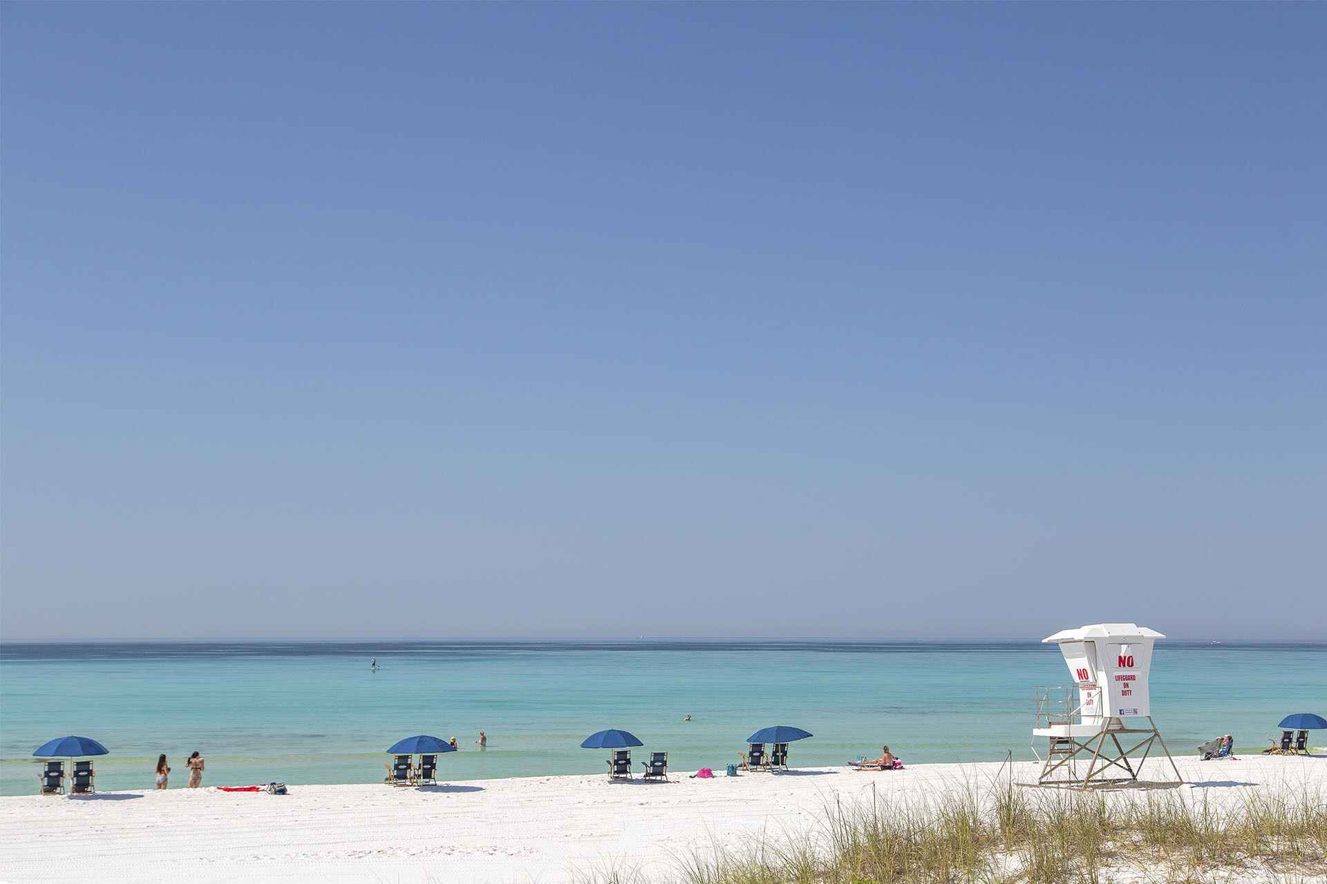 Una spiaggia nelle vicinanze