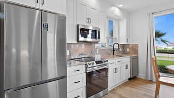 Geschirrspüler, Esstisch