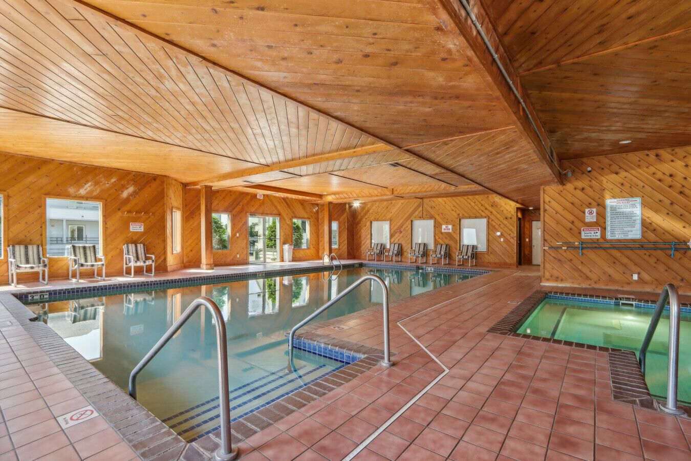 屋内プール、温水プール