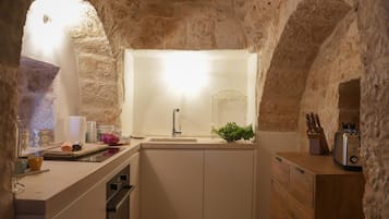 KĂŒhlschrank, Mikrowelle, Ofen, Herdplatte