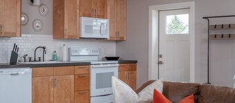"The Old Post Office" - Mid-Century Mod Apartment in Downtown Driggs - With W/D