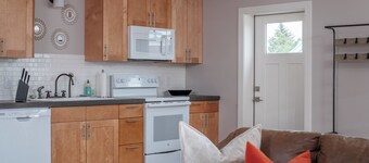 "The Old Post Office" - Mid-Century Mod Apartment in Downtown Driggs - With W/D