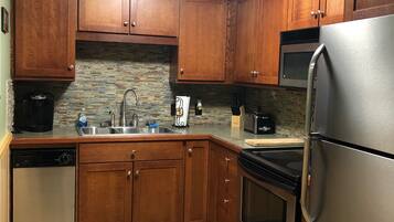 Micro-ondes, four, plaque de cuisson, lave-vaisselle