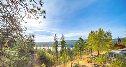 Lakeview Retreat w/ Fireplace, Spa Tub & Balcony