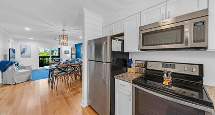 2 BR/2BA Villa! Top Floor! New Building-Elevator! Neighborhood Pool! Amenity Cards!