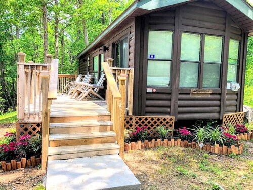 Mountain Cabin,Jacuzzi,WIFI, Pets,10min Casino/Pets