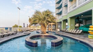 Una piscina techada, una piscina climatizada