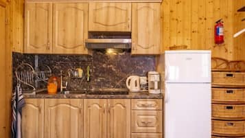 Fridge, microwave, cookware/dishes/utensils