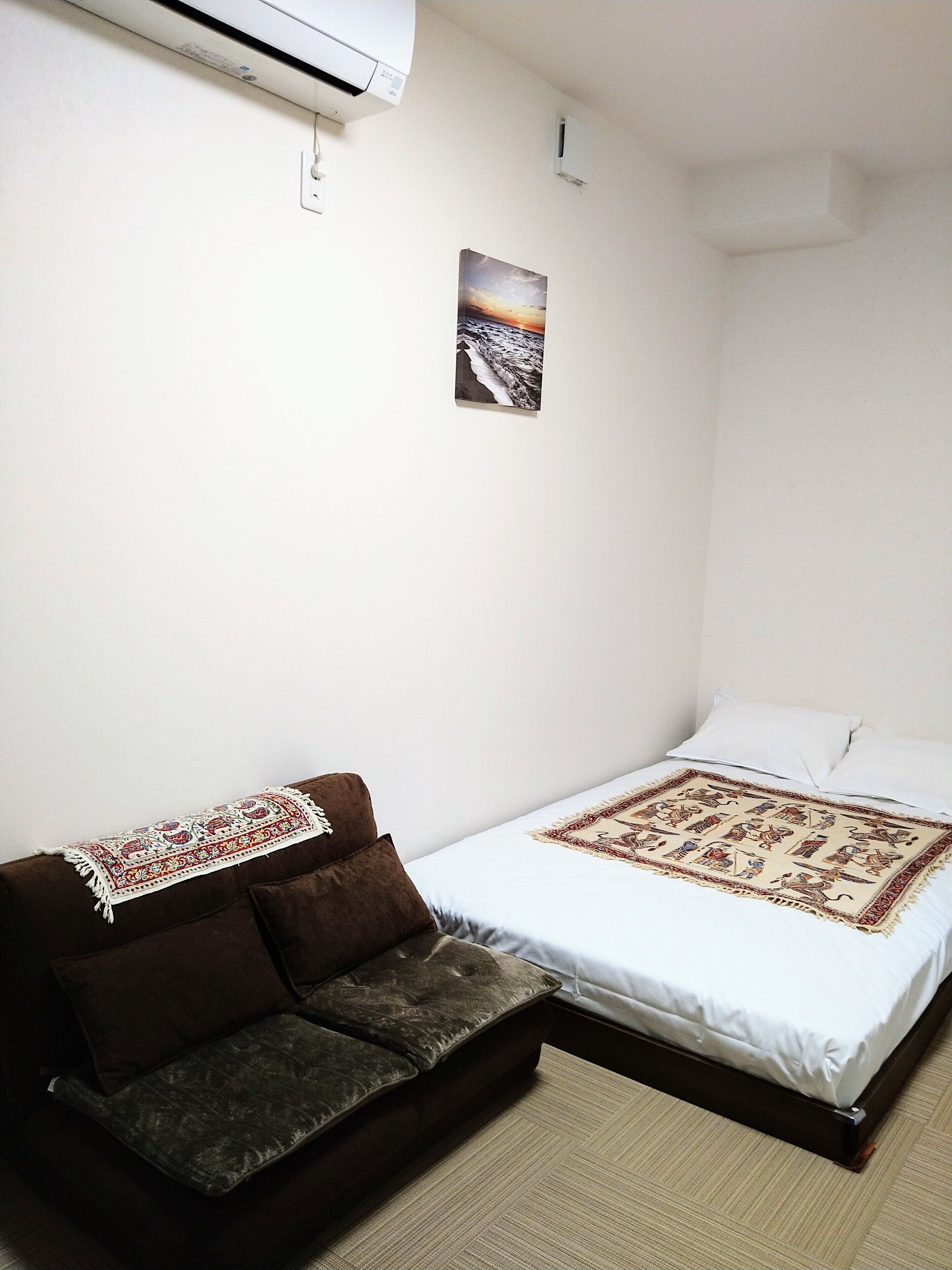 Habitación (201, Cherry, Japanese Style) | Escritorio, espacio para trabajar con laptop y cortinas blackout 