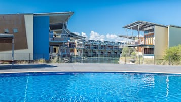 Piscine extérieure, piscine chauffée