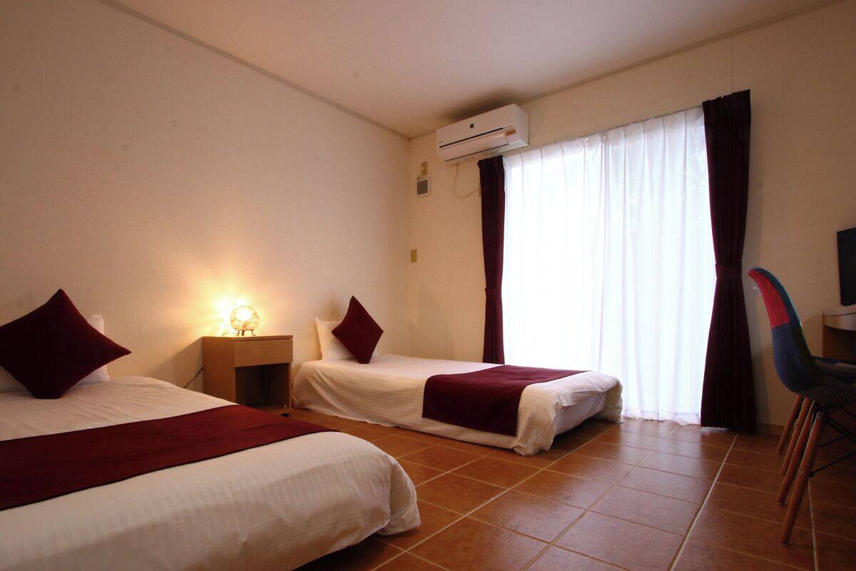 Phòng 2 giường đơn Tiêu chuẩn (with Extra Bed) | Bàn, truy cập Internet không dây miễn phí, bộ trải giường 