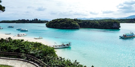 Praia. Asobi Base Yamabare House Ishigakijima