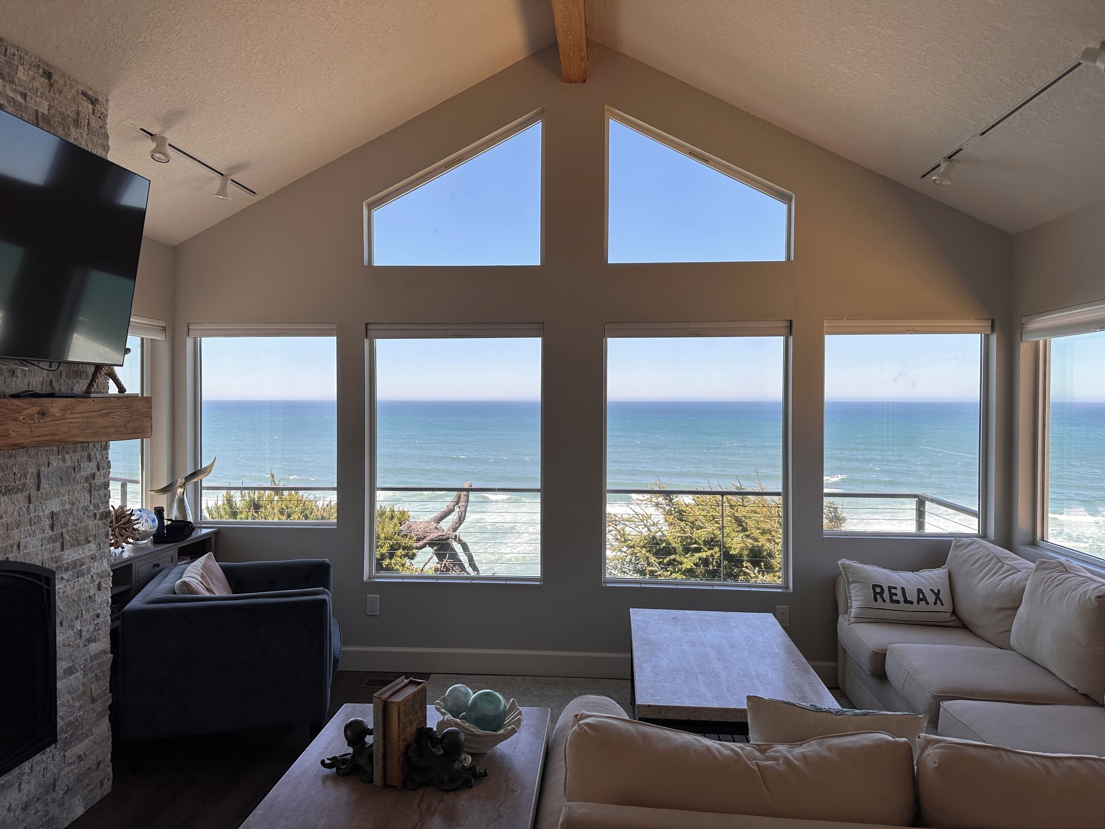 Awesome 3bd 2bath 1490 sqft house with amazing ocean view!