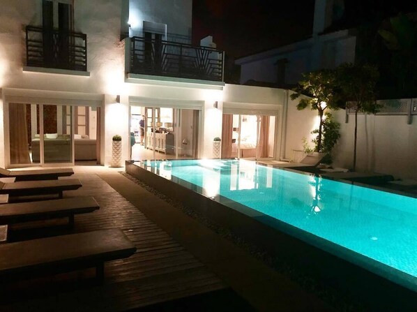 Outdoor pool, a heated pool