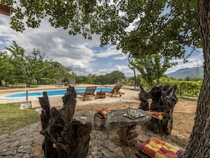 Outdoor dining - Villa Podrugovi Dvori vith pool. (Koprivno)