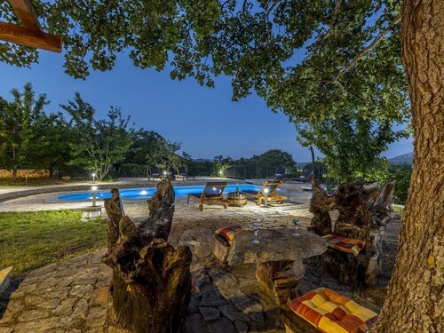 Villa Podrugovi Dvori vith pool.