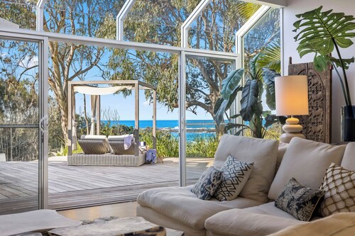 Barellen Beach House - Luxury Beachfront Oceanview
